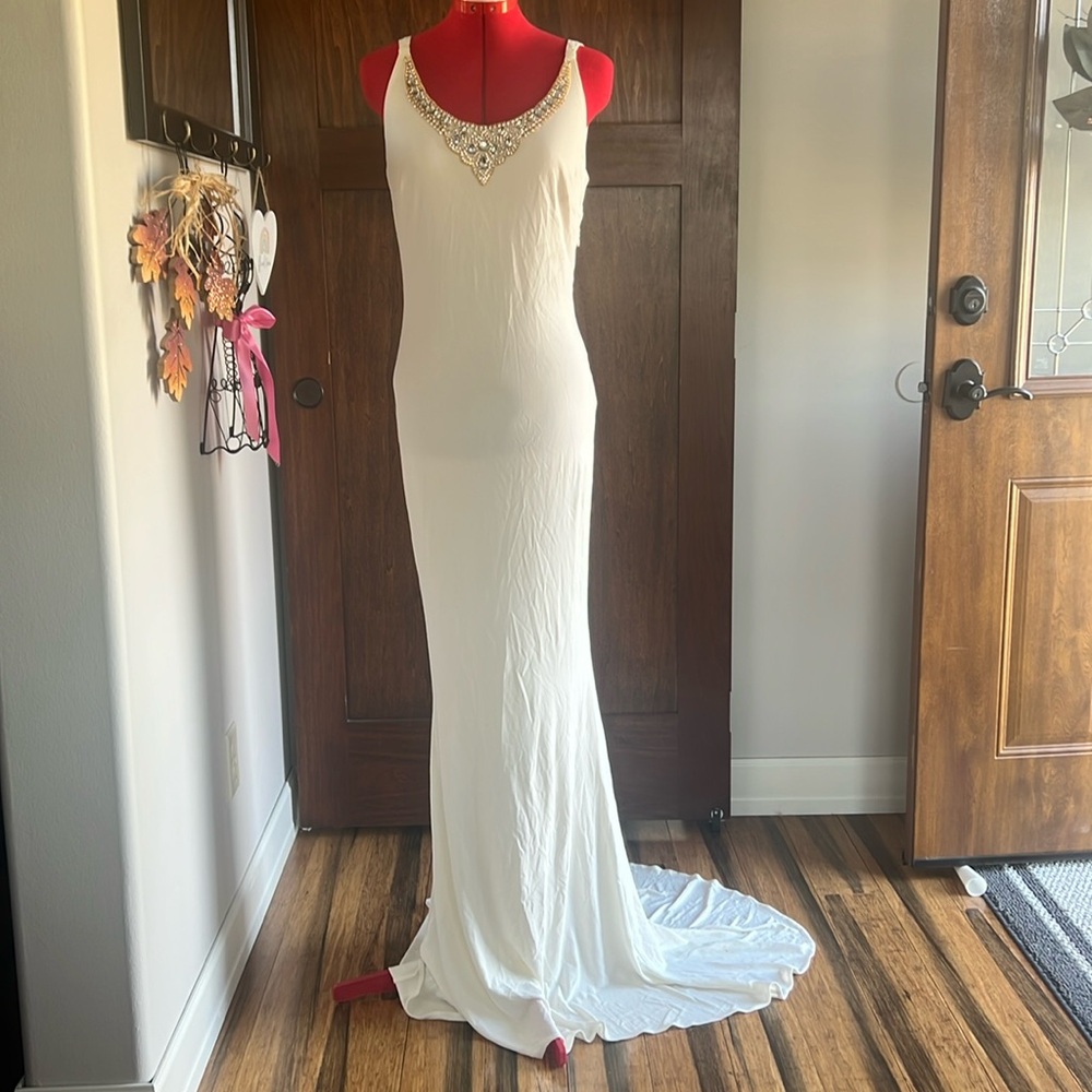 Gorgeous ivory knit sheath gown with train